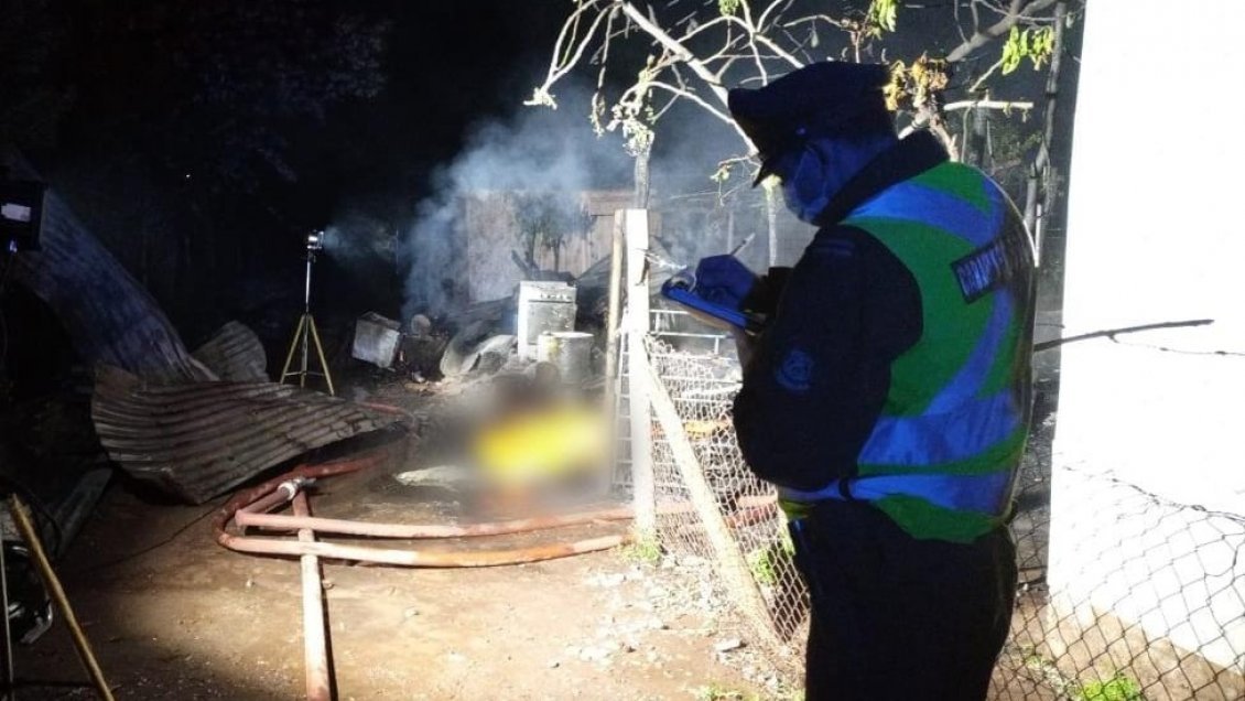 Dos bebés murieron al incendiarse su casa en Ñiquén