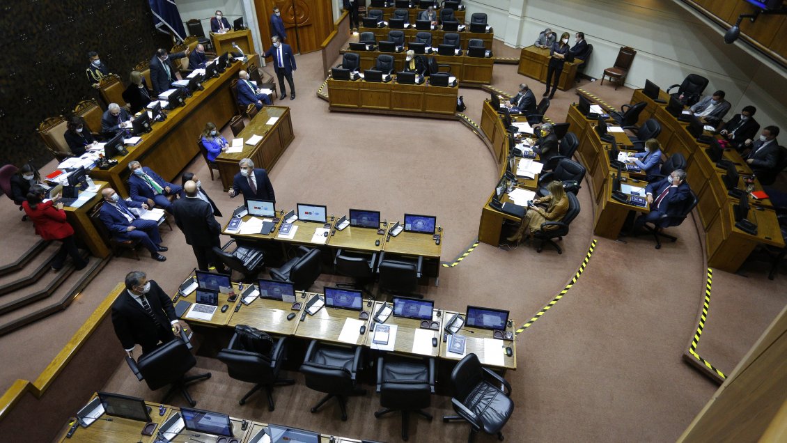 Funcionarios del Senado evalúan inédita paralización ante 