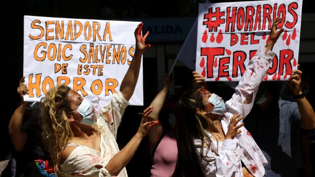 Tras primer paso de proyecto que adelanta cierre de comercios, Gobierno insiste que es una mala idea