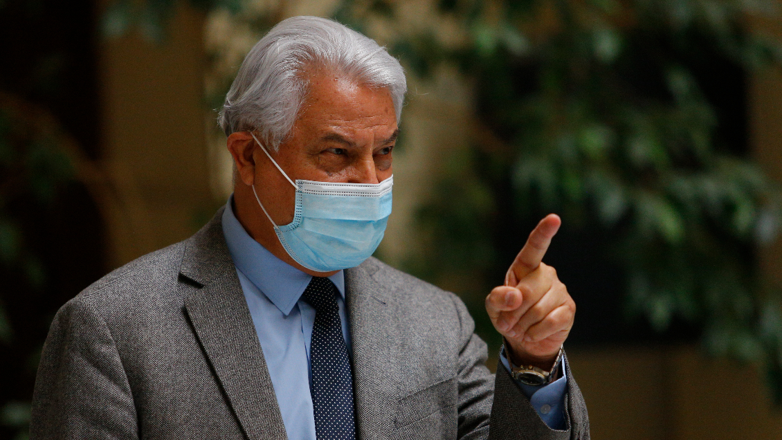 Naranjo ofrece hablar un mes sin parar para que diputados en cuarentena puedan votar la acusación a Piñera