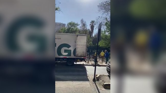 Oficialistas pedirán a Contraloría indagar uso de camión de Santiago en evento de No + AFP