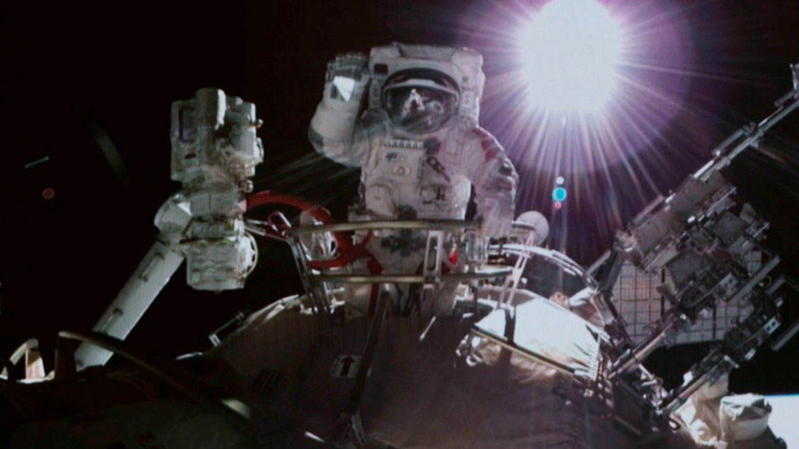Astronautas chinos completan su primera misión fuera de la estación espacial