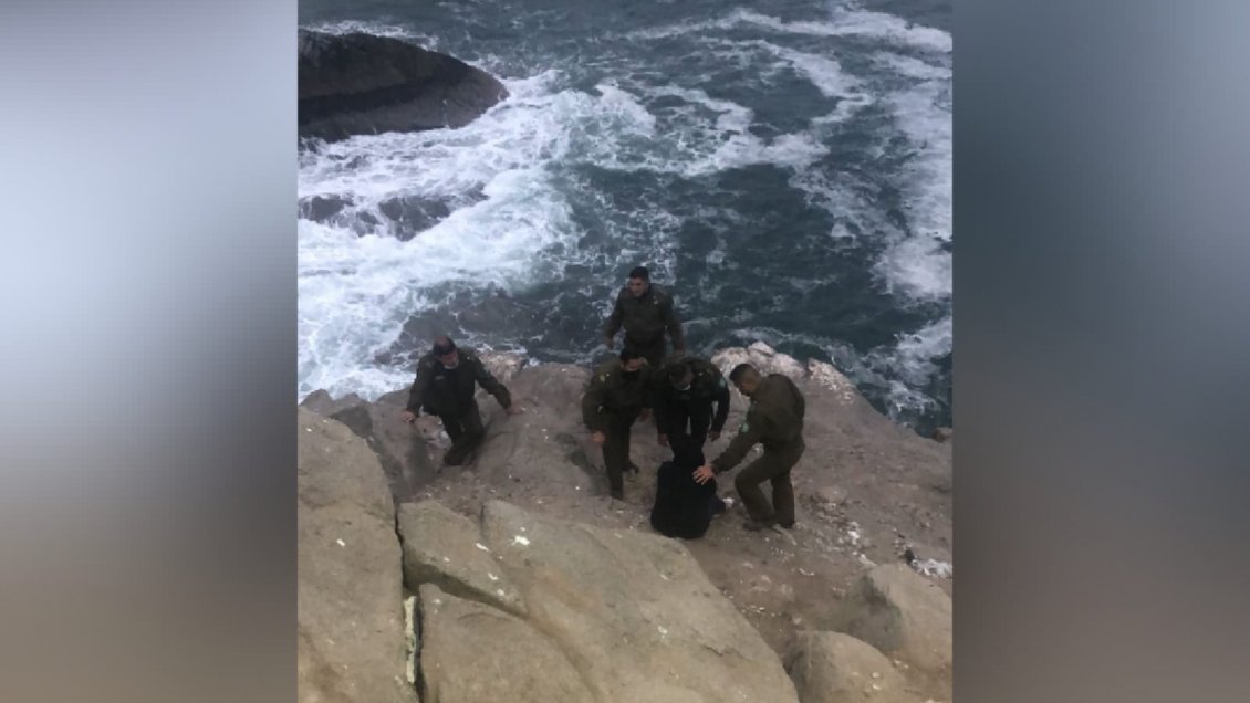 Carabineros rescató a mujer que se lanzó al mar en Iquique
