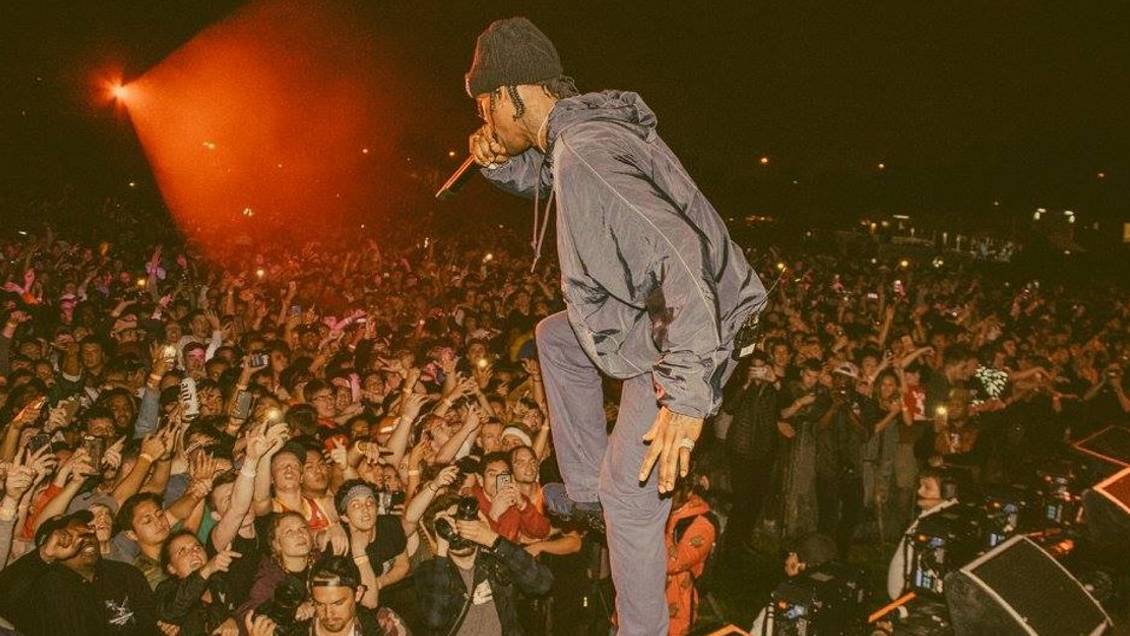 Familia de niño que está en coma tras incidente en festival demandó a Travis Scott