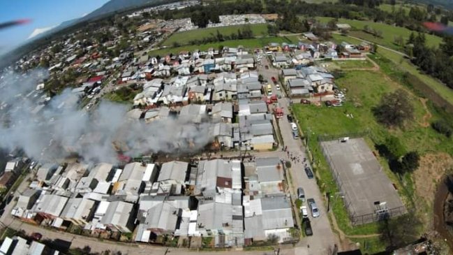 Onemi y municipio de Loncoche van en ayuda de familias que perdieron sus casas en incendio