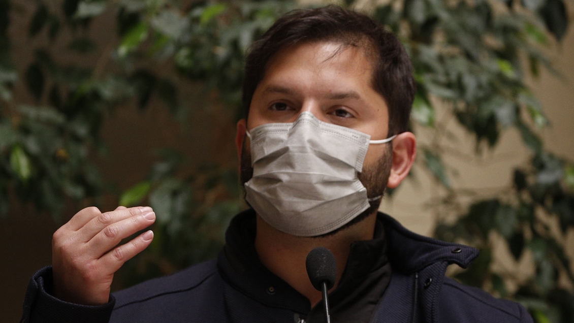 Equipo de Boric pidió a otros candidatos firmar compromiso contra las fake news