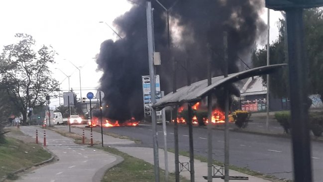 Manifestantes encendieron barricadas en cercanías de la Universidad de la Frontera en Temuco