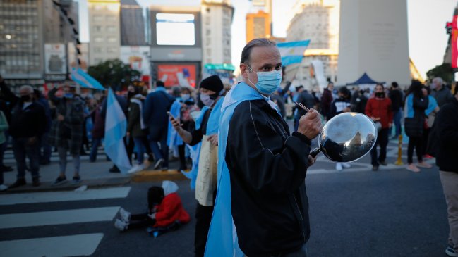 Argentina: Concluye campaña parlamentaria en medio de tensión económica y crisis oficialista