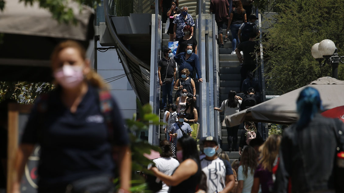 Estudio: Centros comerciales son los lugares preferidos por santiaguinos para pedir taxis