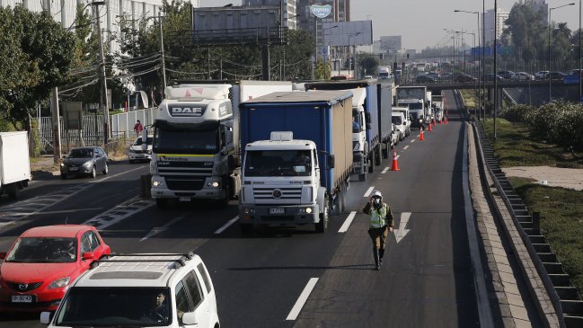 Manifestación provoca taco kilométrico en Vespucio exigiendo soluciones habitacionales