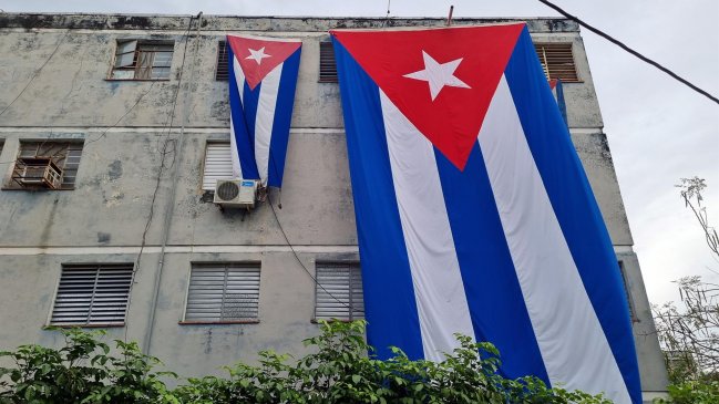  Opositor cubano que convocó marchas arribó a España tras asedio en su país  