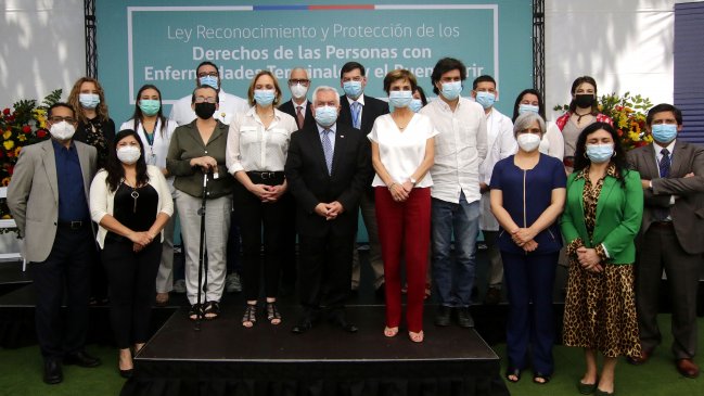 Ministro Paris presentó ley que consagra como derecho universal el acceso a los cuidados paliativos