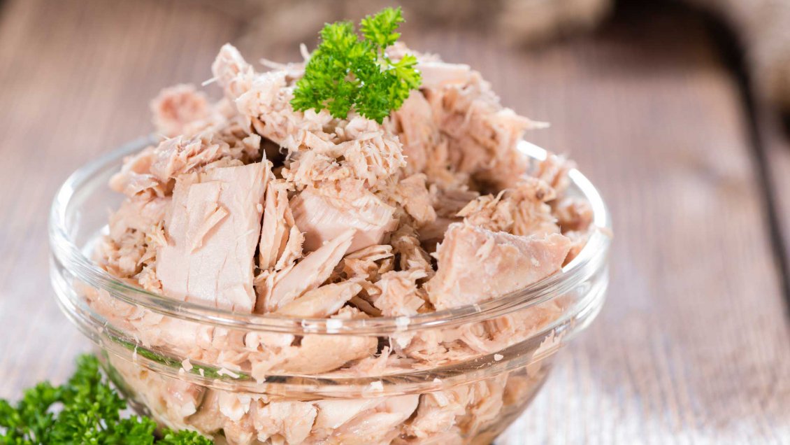 Radiografía al atún en lata: Odecu estudió componentes y si marcas cumplen con la norma chilena