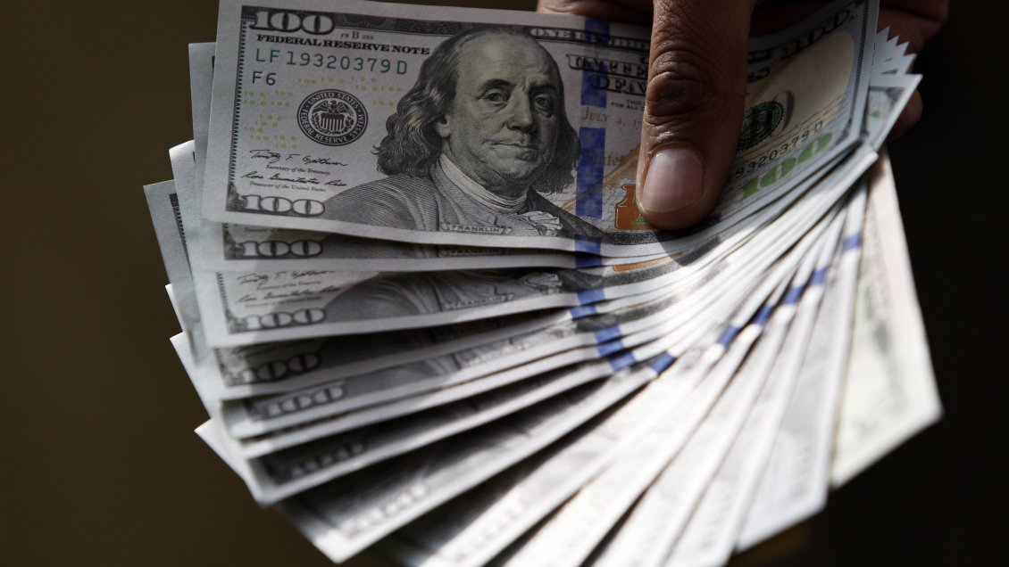 Fuerte volatilidad del dólar ante 