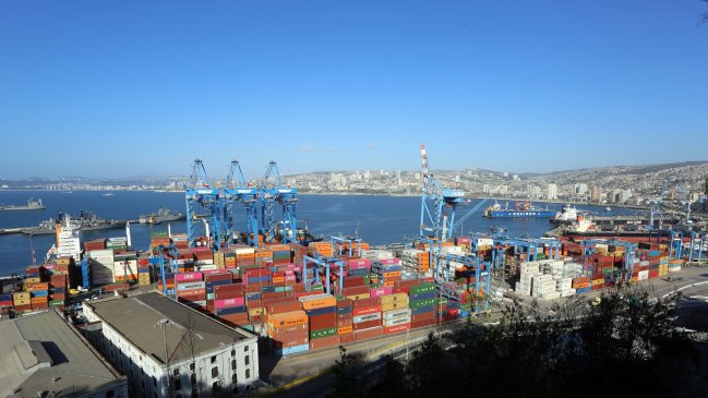 Cerezas con destino China abren la temporada de exportación de frutas en el Puerto de Valparaíso