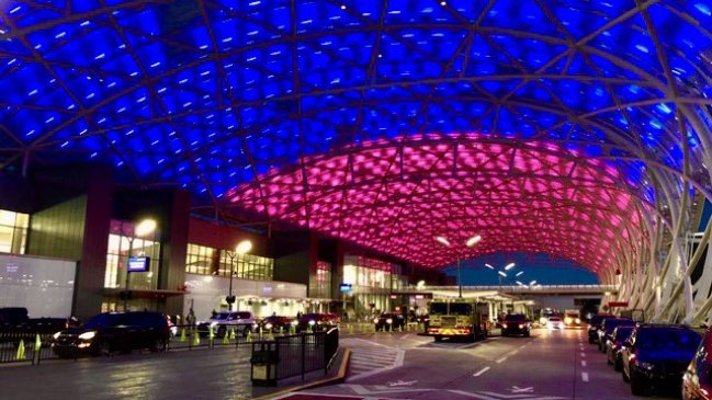 Caos y tres heridos en aeropuerto de Atlanta al dispararse un arma por accidente