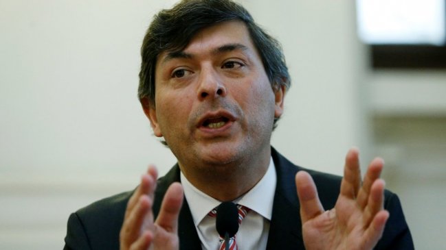 Parisi sigue con su monserga: 