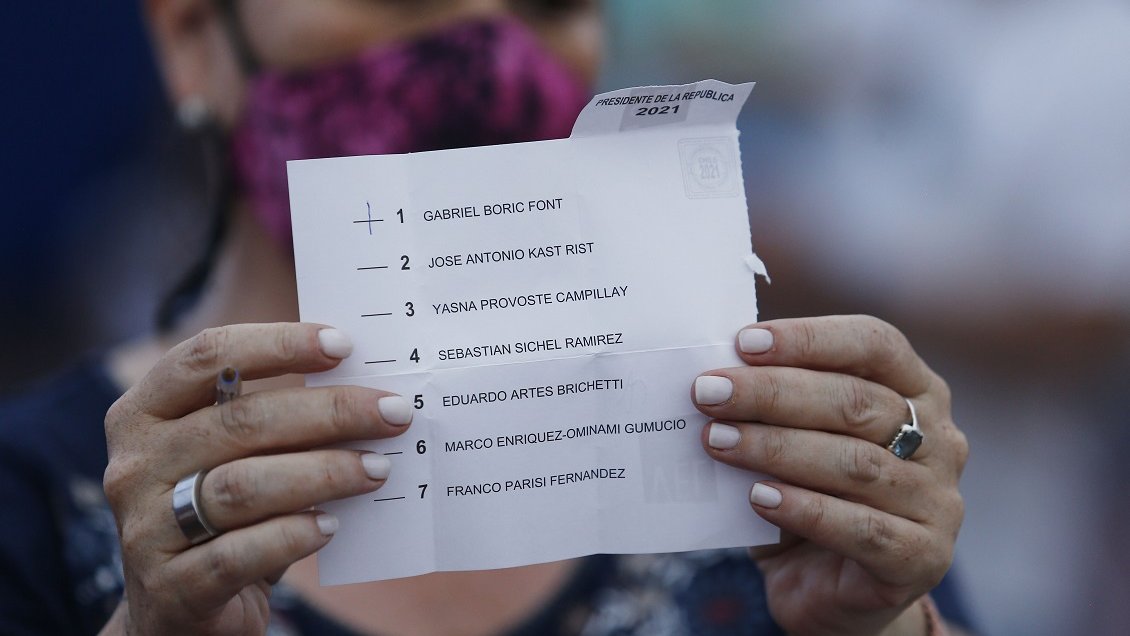 Por negarse a ser vocal y fotografiar el voto: Siete detenidos dejaron las elecciones en Tarapacá