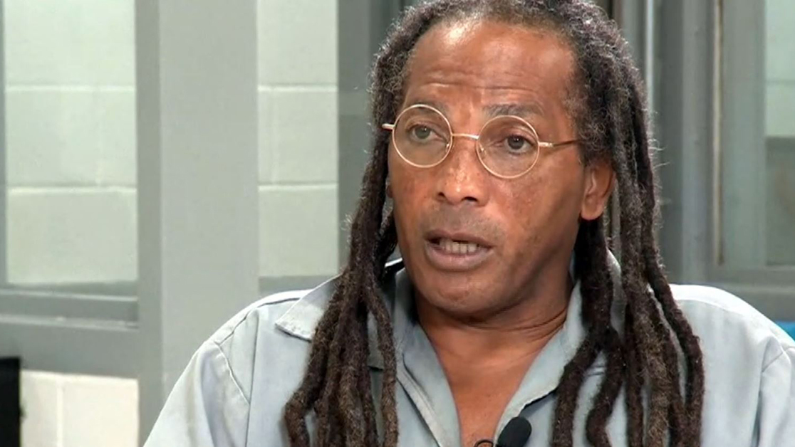 Hombre quedó en libertad tras ser condenado y pasar 43 años encarcelado por error