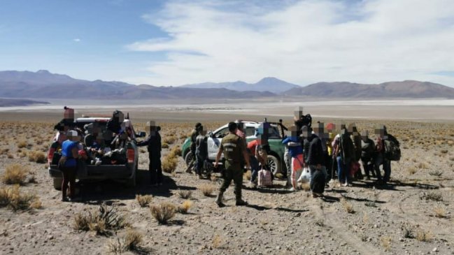Carabineros rescató a grupo de migrantes perdido en Salar de Ollagüe