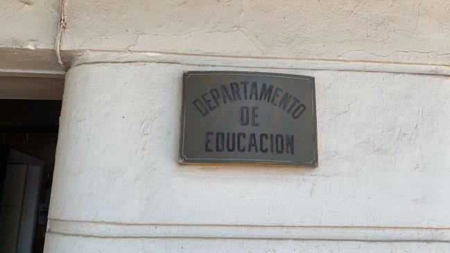 Municipio de San Clemente se querelló por fraude en compra de insumos de educación