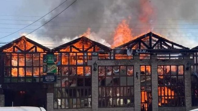 Incendio destruyó por completo la discoteque 