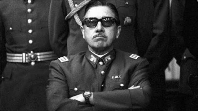   Nostálgicos de Pinochet celebraron en El Mercurio los 106 años del natalicio del dictador 