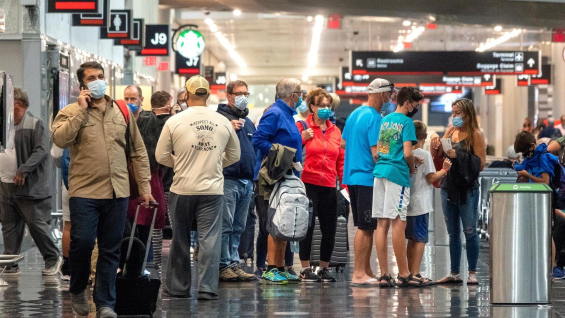 Estados Unidos restringirá los vuelos desde Sudáfrica por la nueva variante Ómicron