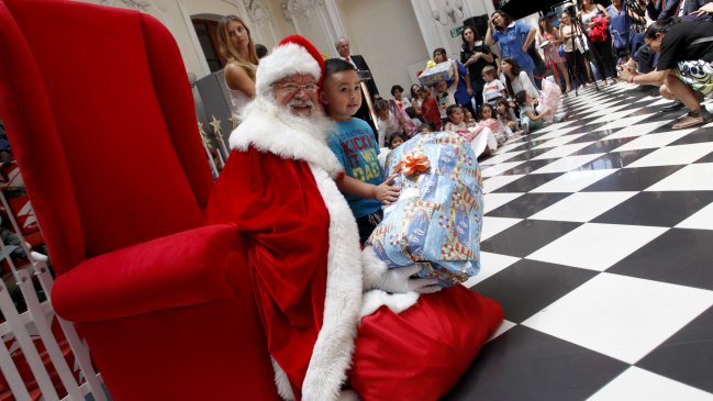  Súbete al trineo: CorreosChile lanzó su campaña navideña para apadrinar niños  