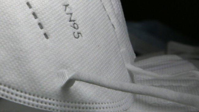 Por temor a la nueva variante: Reino Unido reintroduce mascarillas y PCR a viajeros