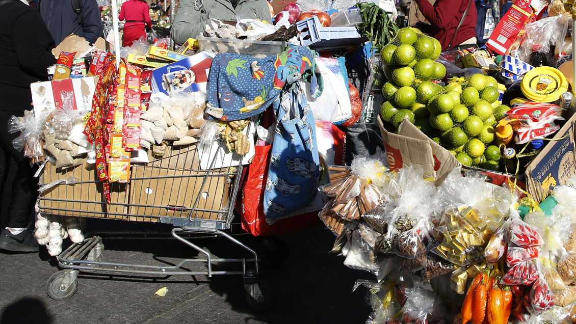 Antofagasta discutirá ordenanza contra comercio ambulante y uso de carros de supermercados