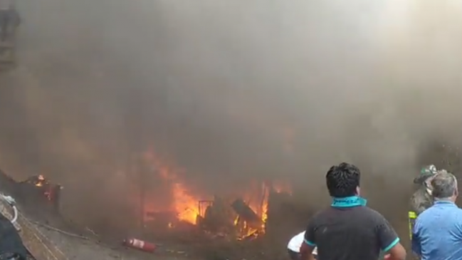 Bomberos logró controlar incendio que destruyó al menos 15 viviendas en Antofagasta