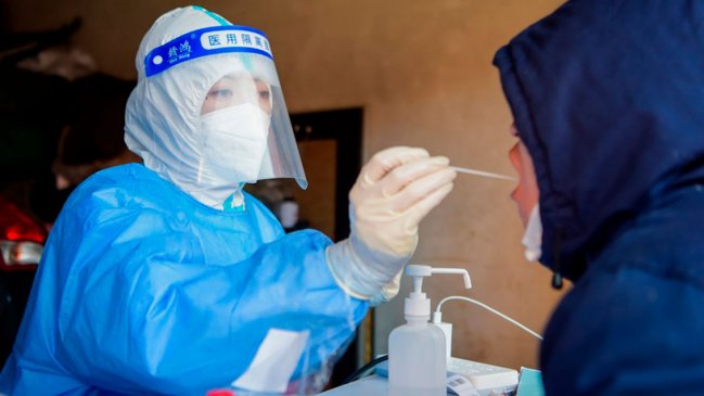 Ciudad china recompensará a aquellos que den positivo en un test de covid