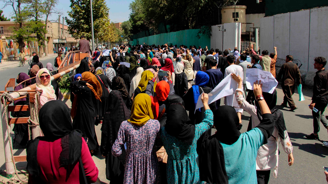 Decreto talibán sobre derechos de la mujer no menciona la educación o el trabajo