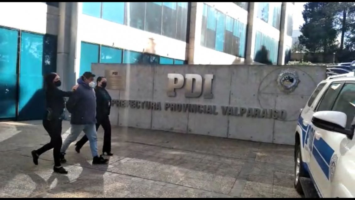 Por femicidio frustrado detienen a pareja de mujer que cayó de sexto piso de edificio en Viña del Mar