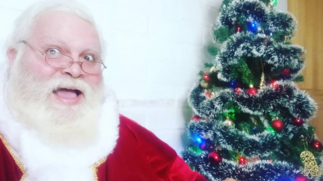 Viejito pascuero fue echado de un mall en Chicureo: Clientes se aglomeraron para pedirle fotos