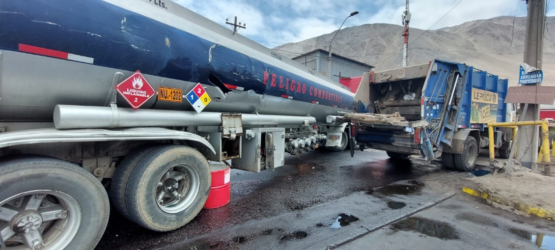 Accidente de tránsito provocó derrame de nueve mil litros de petróleo en cercanías de la Zofri
