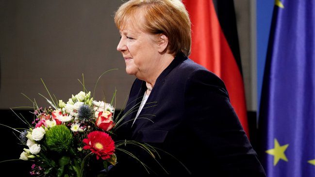  Tras 16 años en el poder, Merkel prepara su autobiografía política  