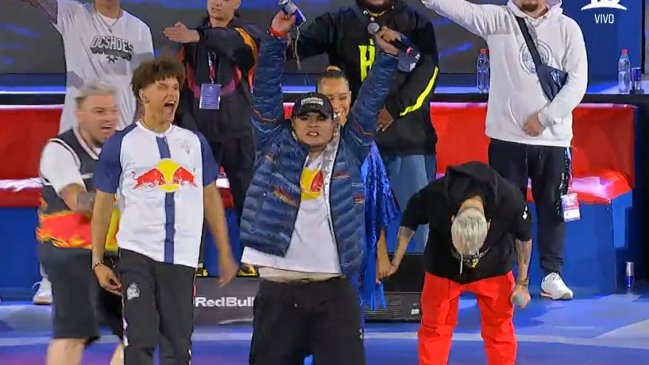 La rima presidencial que se vivió en la final internacional de Batalla de Gallos