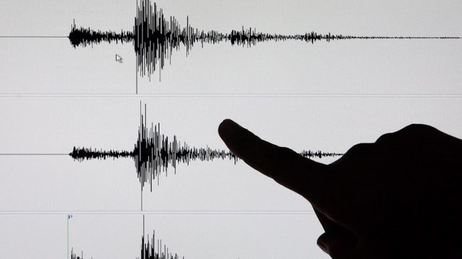  Un terremoto de magnitud 7,3 sacudió las costas del centro de Indonesia  