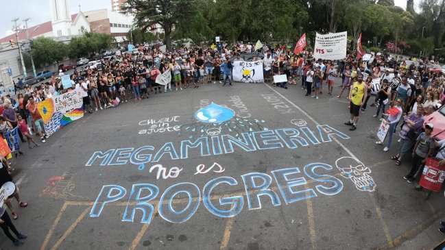   Disturbios en provincia patagónica argentina tras aprobación de megaminería 