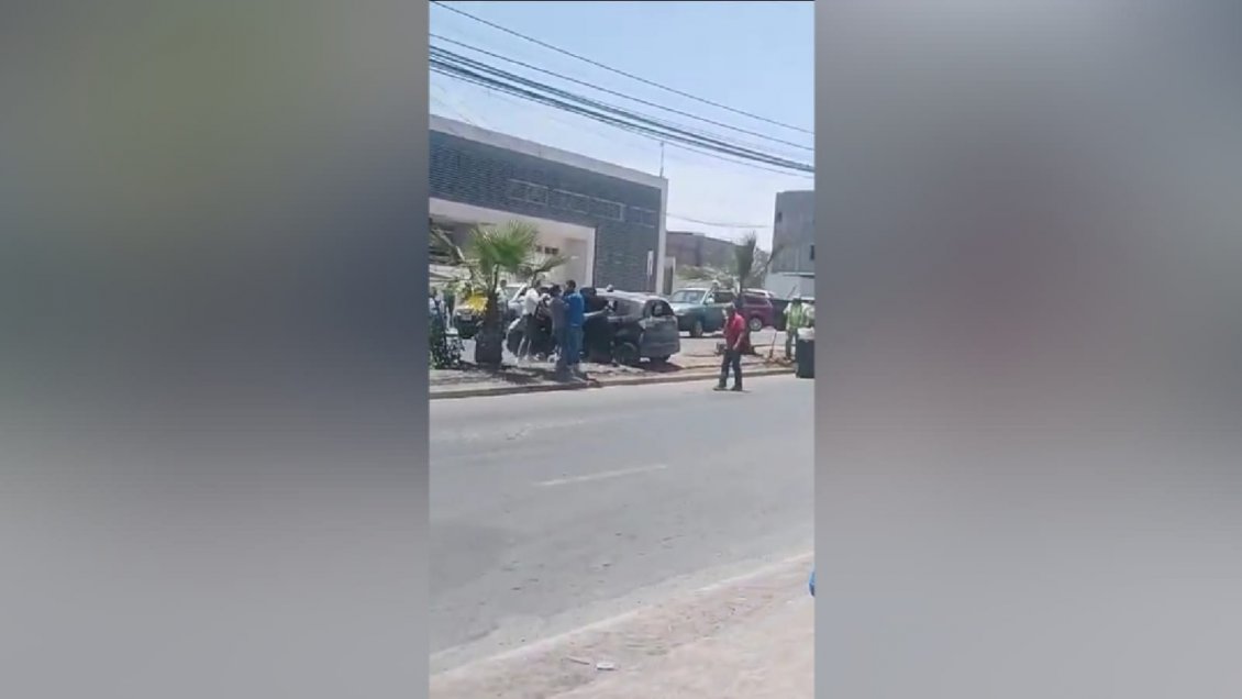 Hermanos intentaron atropellar a conductor de una micro en Alto Hospicio