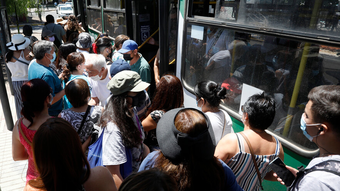 Varios municipios habilitan buses de acercamiento ante denuncias de falta de transporte público