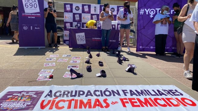 Día Nacional contra el Femicidio: Instalan mesas de votación simbólicas para víctimas en Renca y Paine