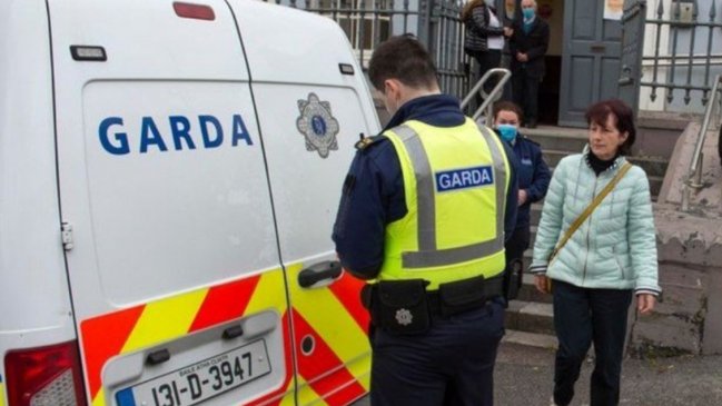  Irlanda: Adulta pasará fiestas de fin de año en prisión por negarse a usar mascarilla  