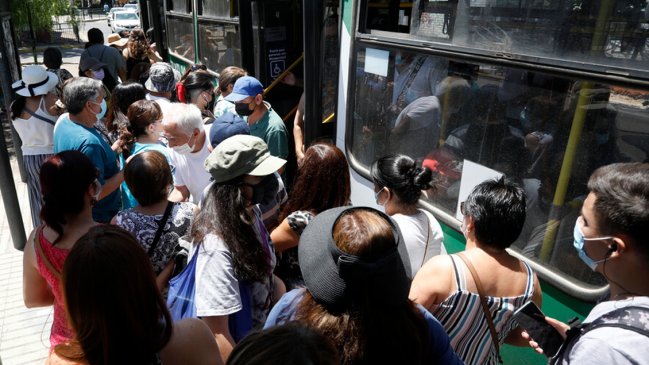 Varios municipios habilitan buses de acercamiento ante denuncias de falta de transporte público