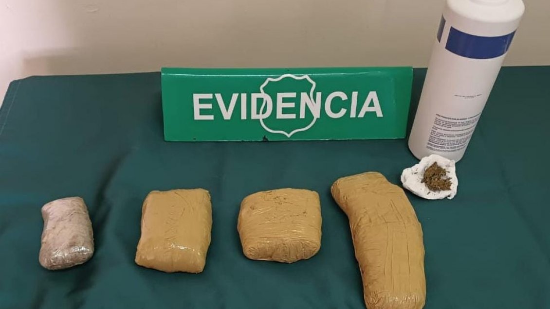 En paquetes y en un envase de talco: Detienen a sujetos trasladando droga en Colchane
