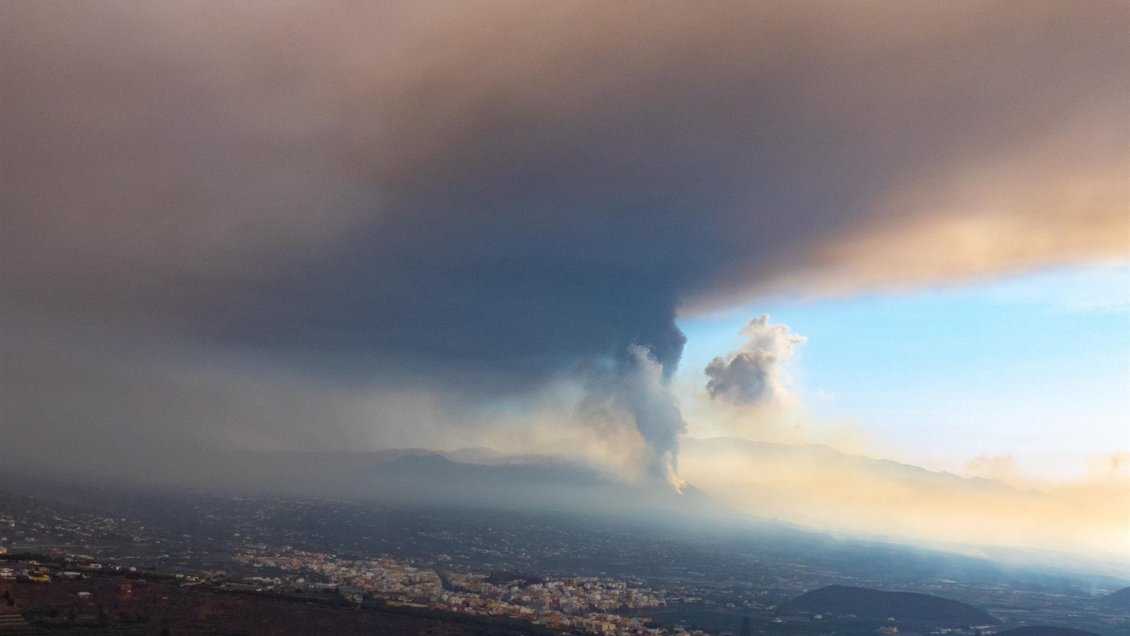 Erupción de Volcán en La Palma: Advierten de altos niveles de gases mortales en la zona