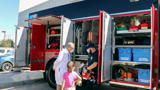 Hospital Regional dona monitor cardíaco a Bomberos de Rancagua