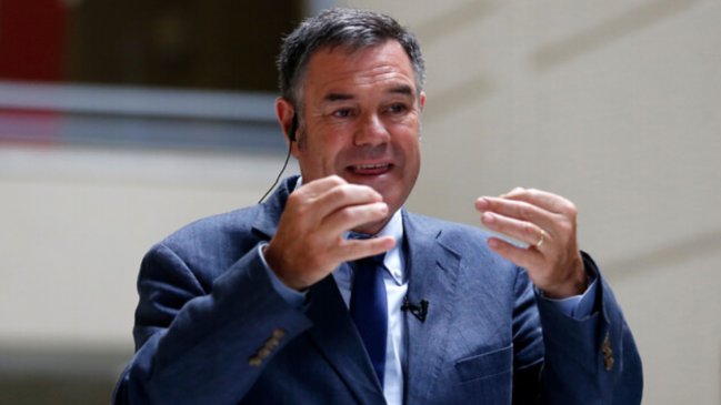 Ossandón llamó a tomar distancia de Kast: 